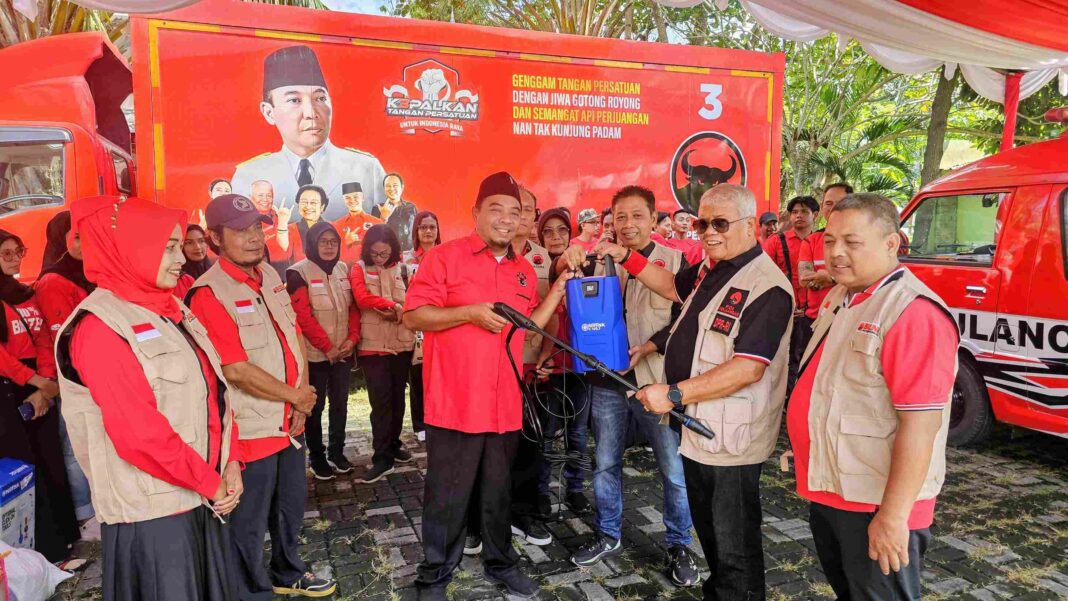 DPP PDI Perjuangan Salurkan Bantuan untuk Korban Bencana Banjir di Kota Mataram DPP PDI Perjuangan Salurkan Bantuan untuk Korban Bencana Banjir di Kota Mataram