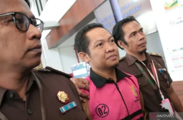 Kejati NTB tahan dua tersangka korupsi aset Gili Trawangan Kejati NTB tahan dua tersangka korupsi aset Gili Trawangan