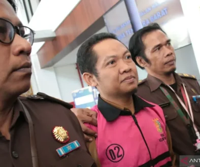 Kejati NTB tahan dua tersangka korupsi aset Gili Trawangan Kejati NTB tahan dua tersangka korupsi aset Gili Trawangan