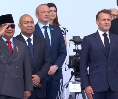 Ketika Prabowo Beri Hormat Sepanjang Kontingen Indonesia Tampil di Bastille Day Perancis Ketika Prabowo Beri Hormat Sepanjang Kontingen Indonesia Tampil di Bastille Day Perancis