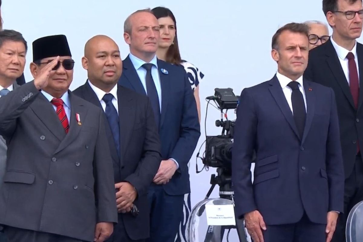 Ketika Prabowo Beri Hormat Sepanjang Kontingen Indonesia Tampil di Bastille Day Perancis Ketika Prabowo Beri Hormat Sepanjang Kontingen Indonesia Tampil di Bastille Day Perancis