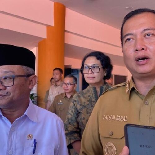 Pantau MPLS di Mataram, Mu'ti Kenalkan Program Jeda Ceria ke Siswa Pantau MPLS di Mataram, Mu'ti Kenalkan Program Jeda Ceria ke Siswa