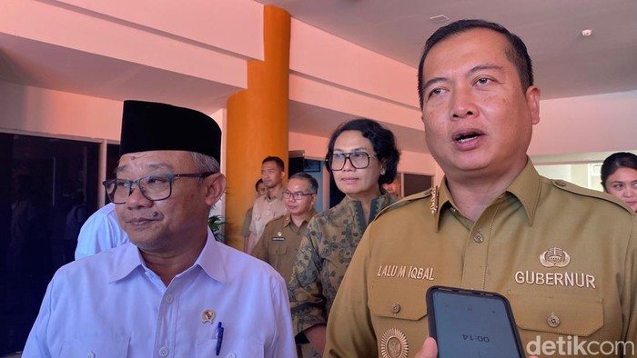Pantau MPLS di Mataram, Mu'ti Kenalkan Program Jeda Ceria ke Siswa Pantau MPLS di Mataram, Mu'ti Kenalkan Program Jeda Ceria ke Siswa