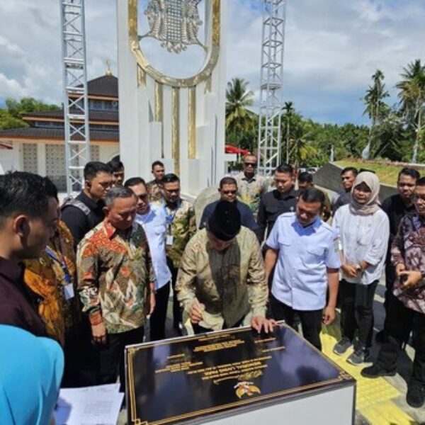 Yusril Resmikan Monumen Rumoh Geudong, Lokasi Pelanggaran HAM Aceh Yusril Resmikan Monumen Rumoh Geudong, Lokasi Pelanggaran HAM Aceh